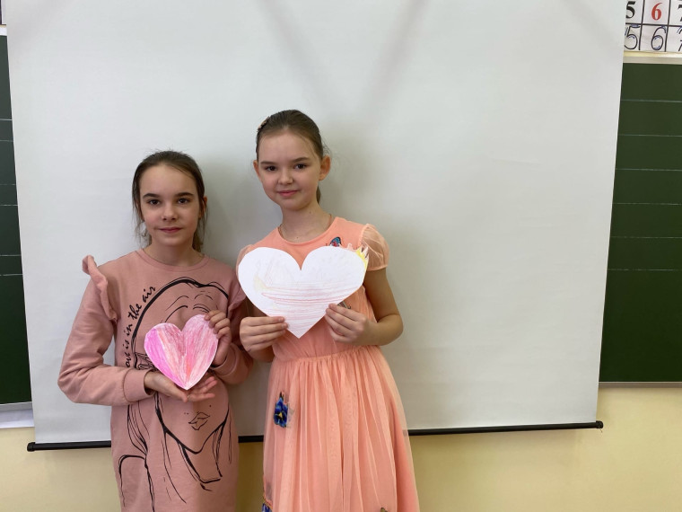 ПРАЗДНИК "МЕЖДУ НАМИ ДЕВОЧКАМИ" В 4 "А".